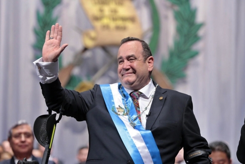 Gvatemala: katoļu prezidents aizstāv nedzimušo dzīvības