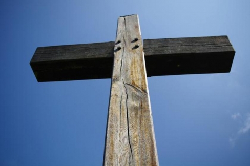 Garīgā cīņa &scaron;eit un tagad: priesteris saņem īsziņu no ļaunā