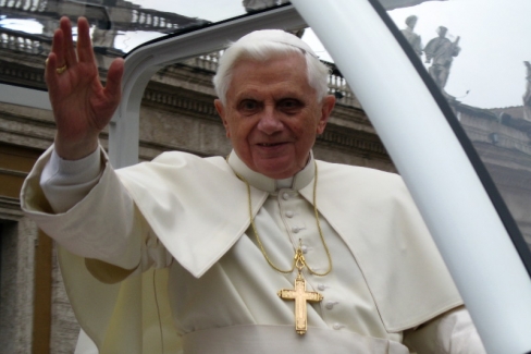 Trīs jautājumi pāvestam Benediktam XVI