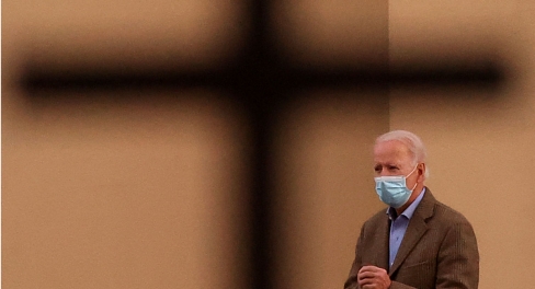 Katoļi Baidenam: Izbeidziet piesegt savas abortus atbalsto&scaron;ās darbības ar savu katolisko ticību