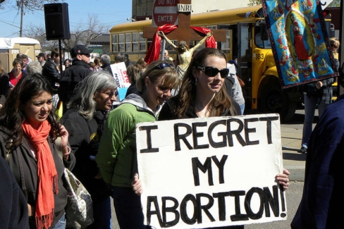 8 neticami sirdi ploso&scaron;i citāti no sievietēm, kurām veikts aborts