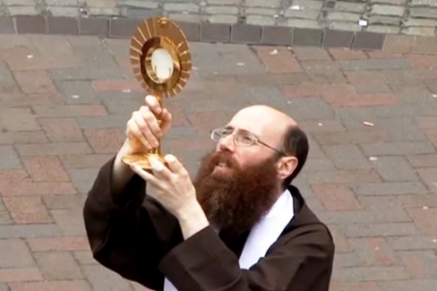 Lift the City - a Catholic Eucharistic flash mob